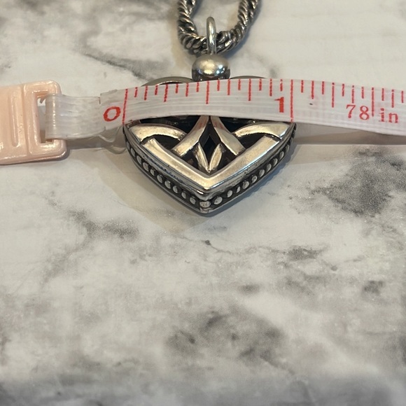 Vintage- Brighton twisted chain with heart pendant that opens with case - Picture 8 of 12